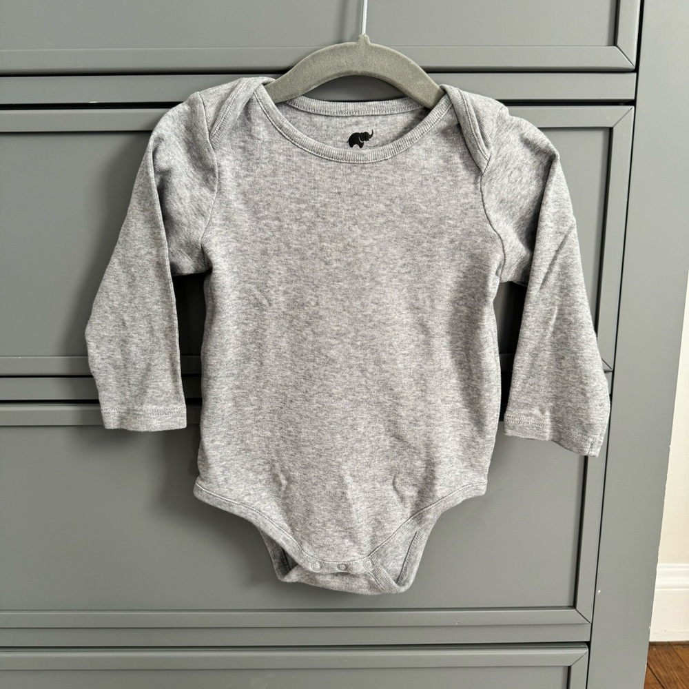 MONICA AND ANDY HEATHER GREY LONG SLEEVE BODYSUIT SIZE 9-12 MONTHS